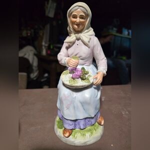 HOMCO #1433 Old Lady with Grapes Figurine